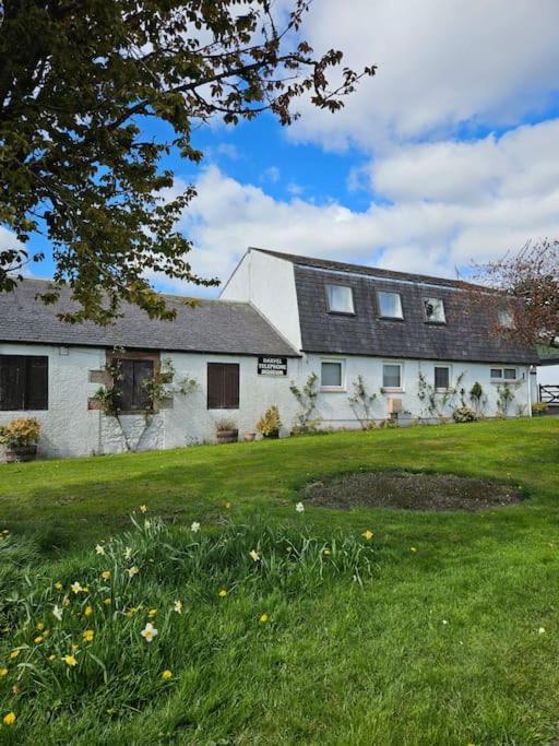 The Ferns - Shared Garden Apartment With Parking Darvel Exterior photo
