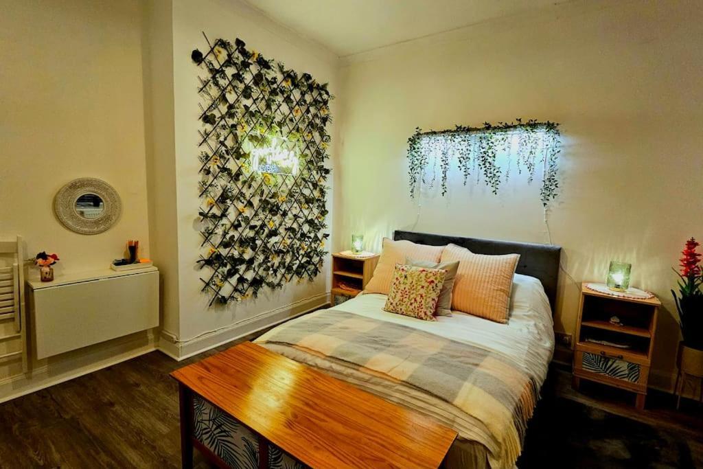 The Ferns - Shared Garden Apartment With Parking Darvel Exterior photo